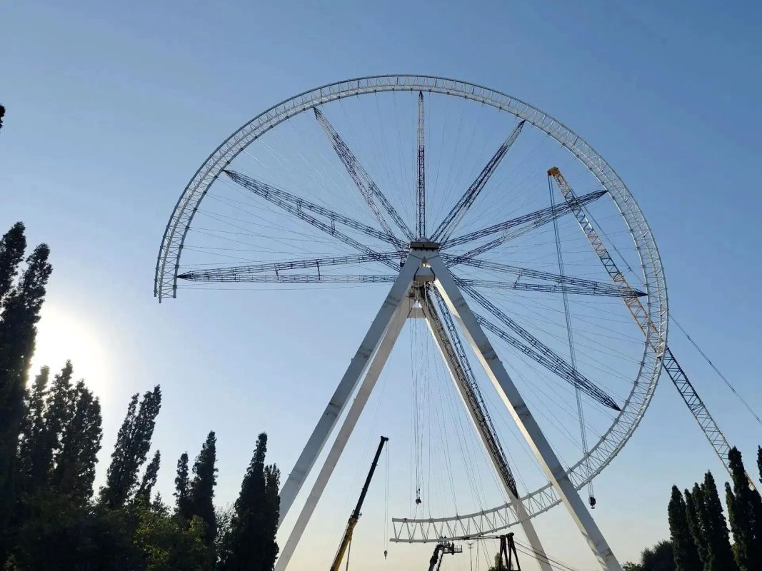 В ЦПКиО Волгограда собрали 80 % окружности 120-метрового колеса обозрения «Звезда Сталинграда» В ЦПКиО Волгограда собрали 80 % окружности 120-метрового колеса обозрения «Звезда Сталинграда»