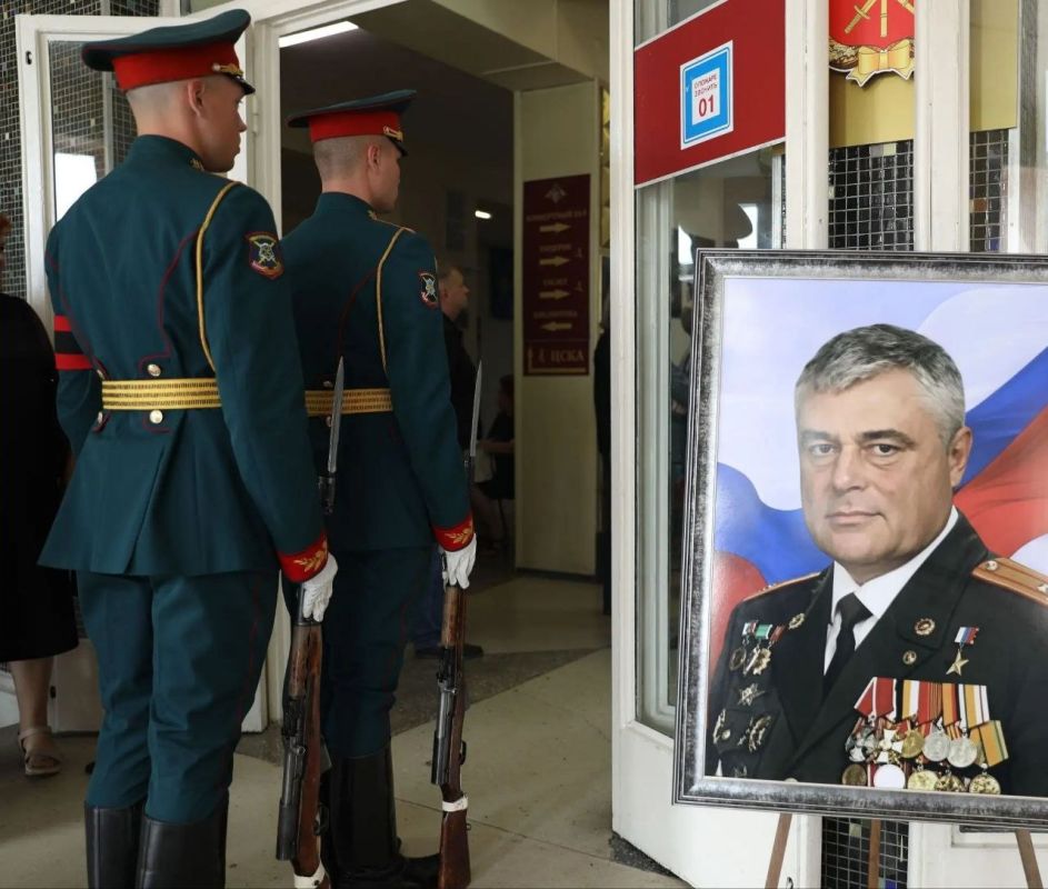 В Волгограде сегодня проводили в последний путь Героя России Валерия Александровича Ростовщикова