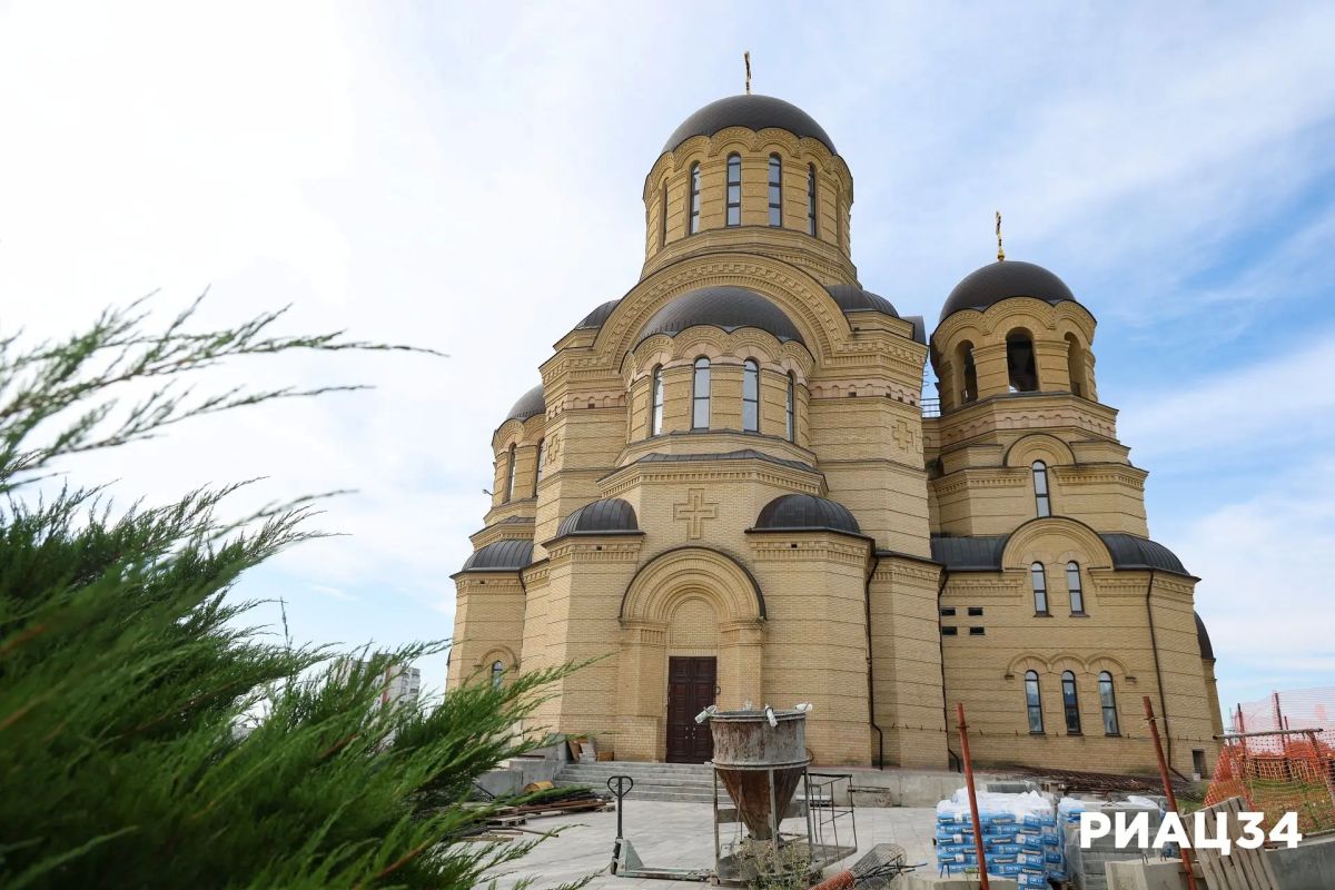 У Храма Иоанна Кронштадтского в Краснооктябрьском районе Волгограда высадили липы, черёмухи и клёны У Храма Иоанна Кронштадтского в Краснооктябрьском районе Волгограда высадили липы, черёмухи и клёны