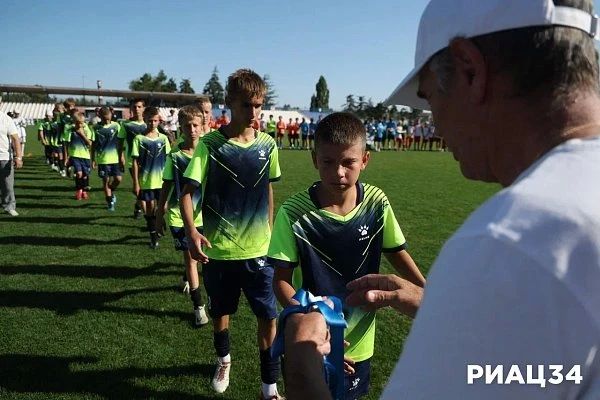 В Волгограде прошёл 4-й тур объединённого чемпионата по футболу «Содружество» среди юношей 2013-2014 гг В Волгограде прошёл 4-й тур объединённого чемпионата по футболу «Содружество» среди юношей 2013-2014 гг