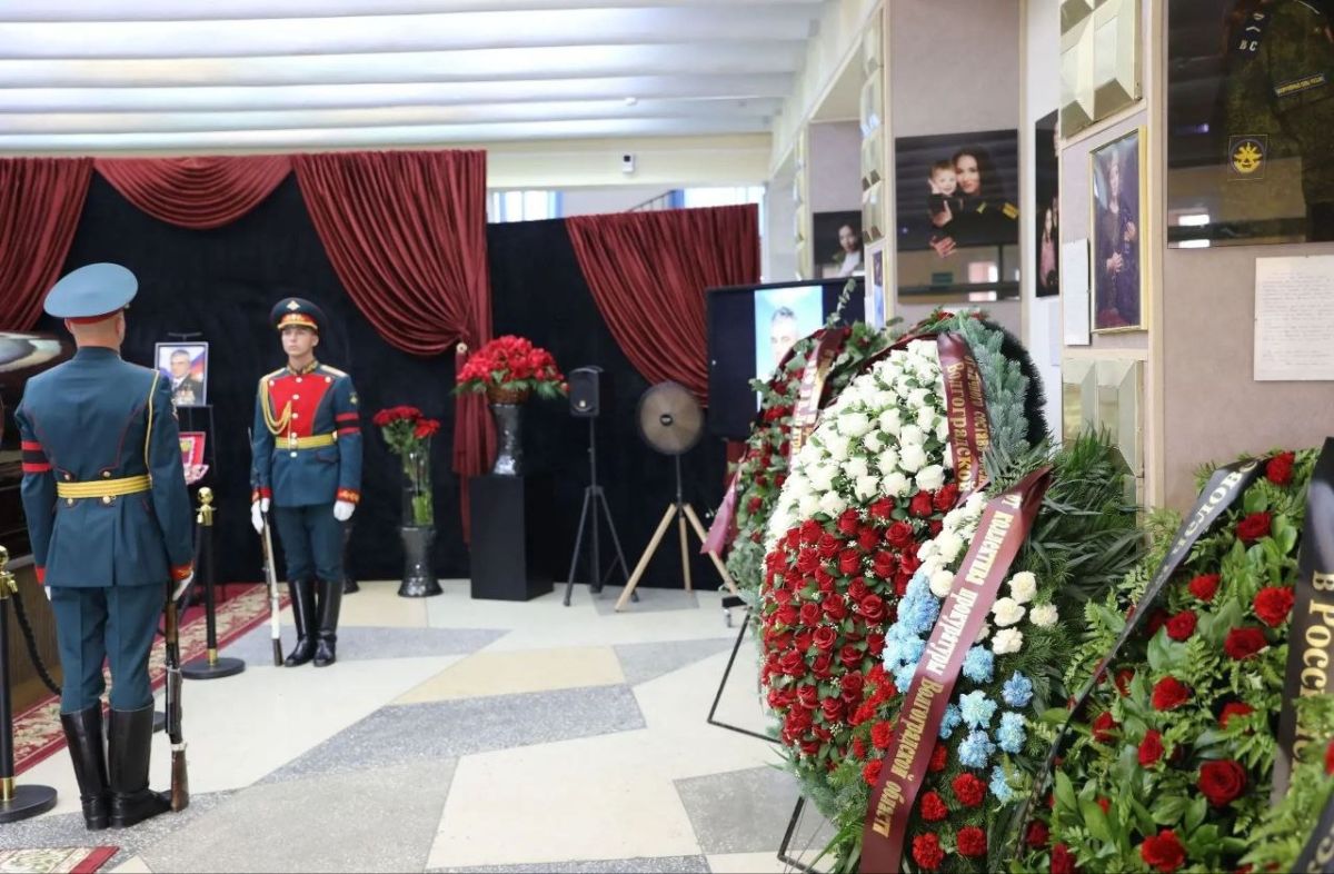 В Волгограде сегодня проводили в последний путь Героя России Валерия Александровича Ростовщикова В Волгограде сегодня проводили в последний путь Героя России Валерия Александровича Ростовщикова