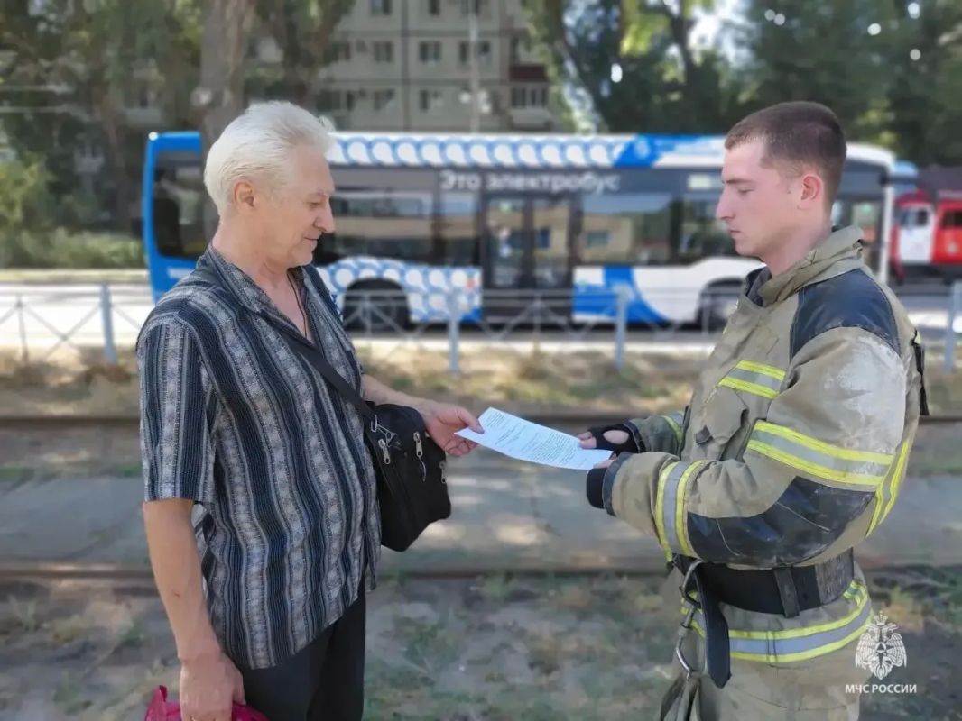 #БудниМЧС. Сегодня в Дзержинском районе Волгограда на улице Восточно-Казахстанской произошло возгорание в пятиэтажке - в одной из квартир горели домашние вещи на 1 квадрате #БудниМЧС. Сегодня в Дзержинском районе Волгограда на улице Восточно-Казахстанской произошло возгорание в пятиэтажке - в одной из квартир горели домашние вещи на 1 квадрате