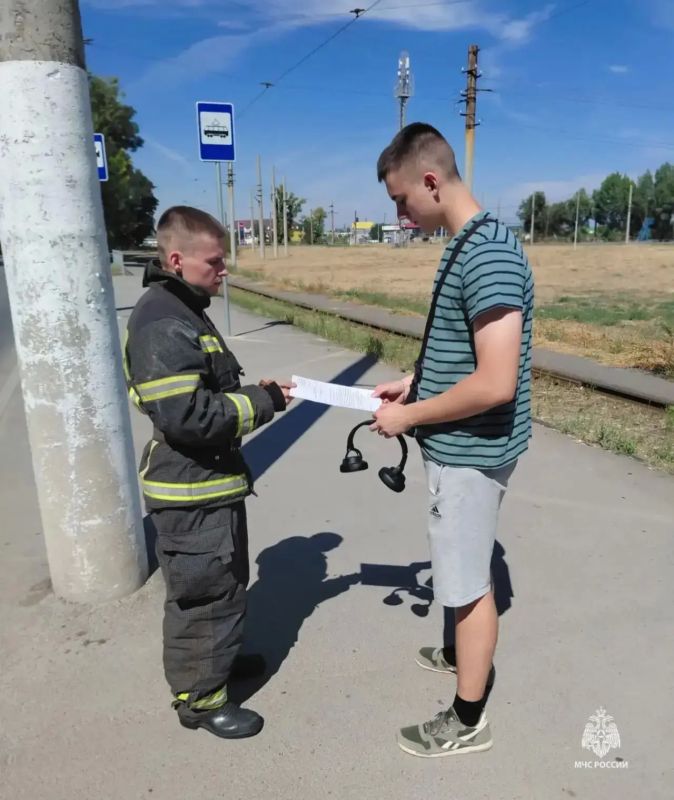 #БудниМЧС. Сегодня в Дзержинском районе Волгограда на улице Восточно-Казахстанской произошло возгорание в пятиэтажке - в одной из квартир горели домашние вещи на 1 квадрате #БудниМЧС. Сегодня в Дзержинском районе Волгограда на улице Восточно-Казахстанской произошло возгорание в пятиэтажке - в одной из квартир горели домашние вещи на 1 квадрате