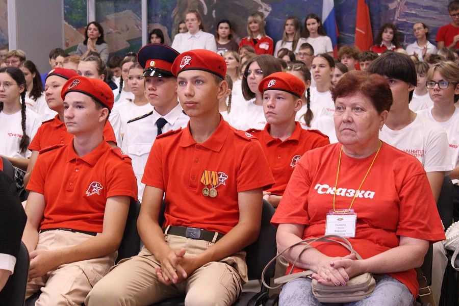 Более 200 молодых людей из пяти стран стали участниками телемоста о Сталинградской битве Более 200 молодых людей из пяти стран стали участниками телемоста о Сталинградской битве