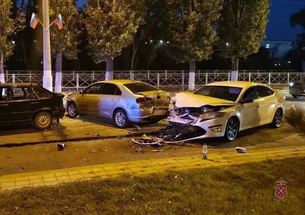 В массовом ДТП на проспекте Ленина в Волгограде пострадала женщина