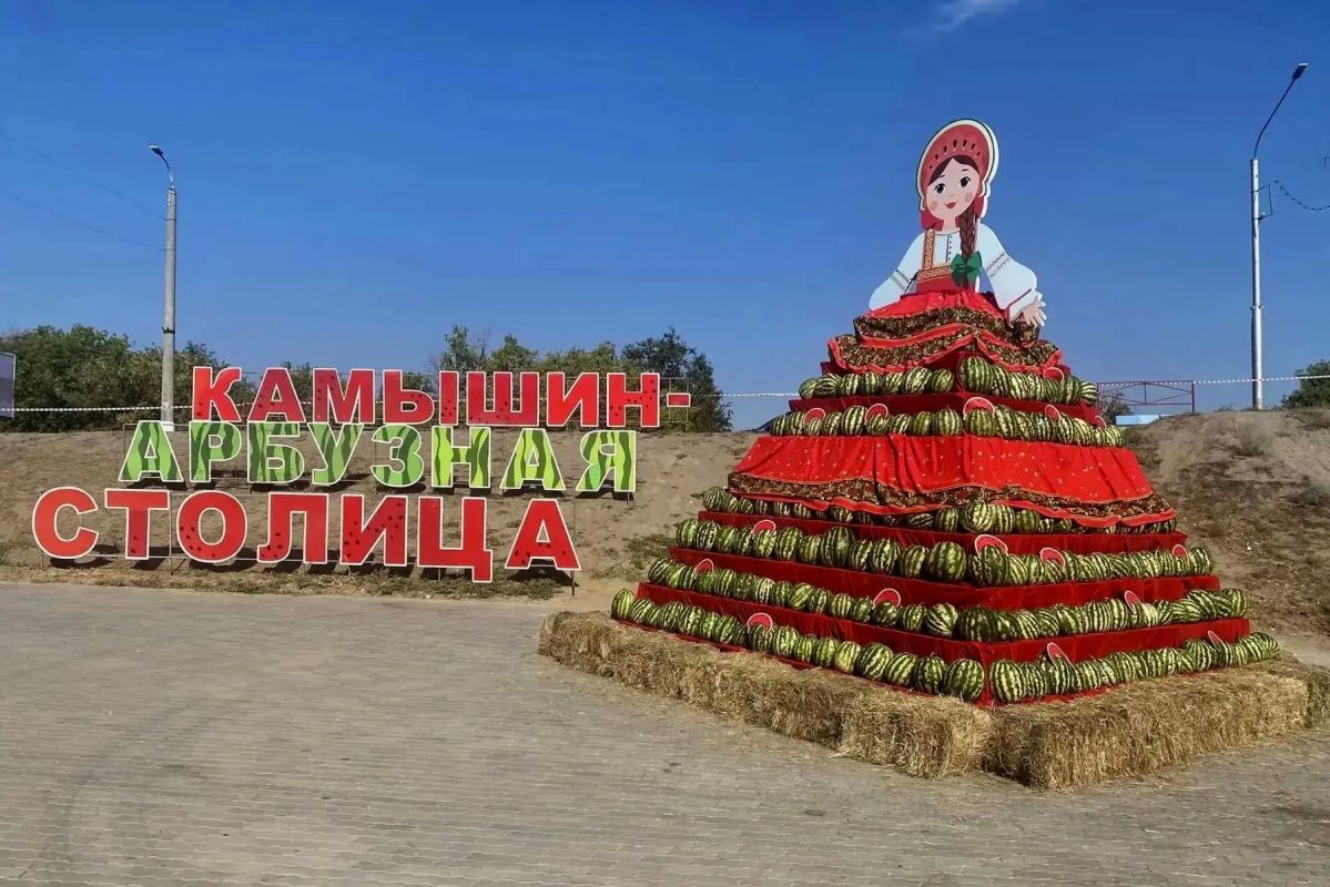 Петр I на яхте причалил к набережной Камышина Петр I на яхте причалил к набережной Камышина