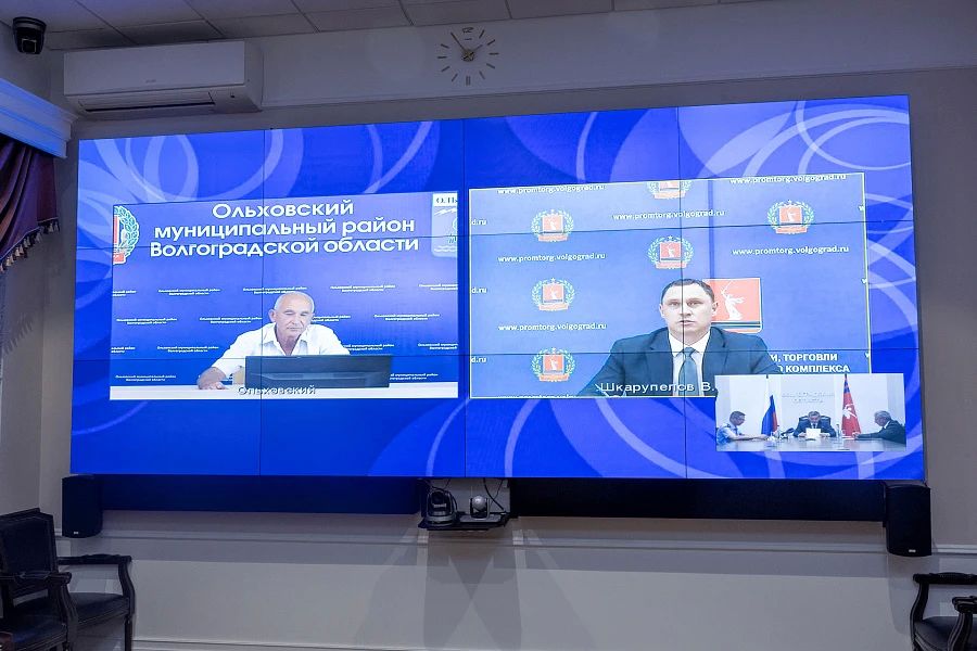 Губернатор Андрей Бочаров провел личный прием жителей Волгоградской области Губернатор Андрей Бочаров провел личный прием жителей Волгоградской области