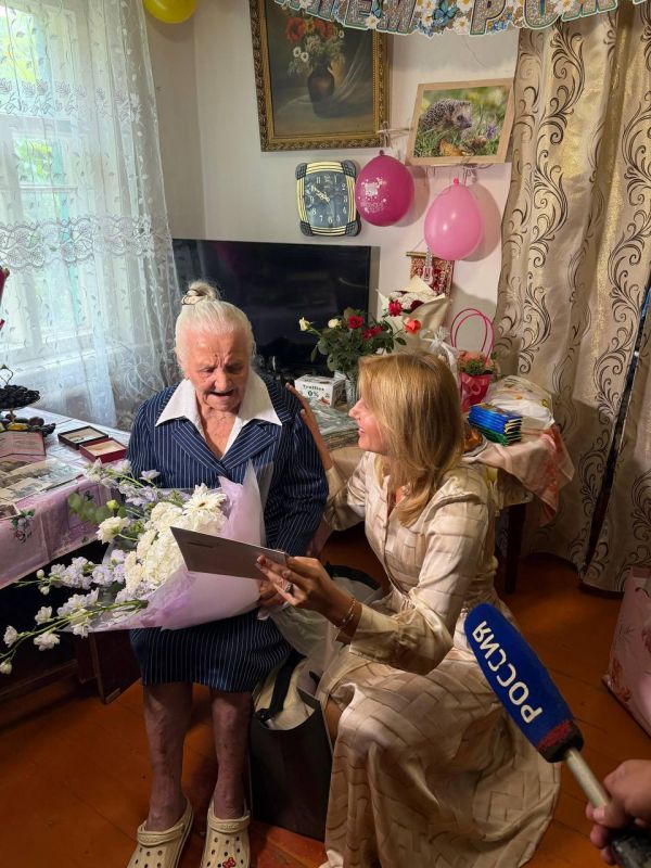 Сегодня Ткачёва Любовь Ивановна отметила 100-летний юбилей! Сегодня Ткачёва Любовь Ивановна отметила 100-летний юбилей!