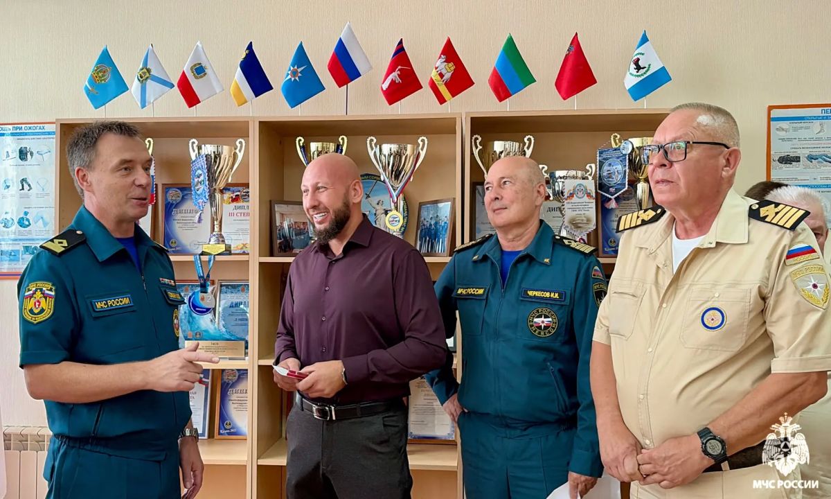 Герои среди нас: Сергей Якшин спас двух девочек, провалившихся под лёд Герои среди нас: Сергей Якшин спас двух девочек, провалившихся под лёд
