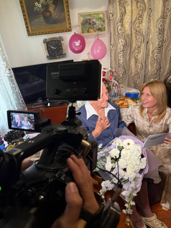 Сегодня Ткачёва Любовь Ивановна отметила 100-летний юбилей! Сегодня Ткачёва Любовь Ивановна отметила 100-летний юбилей!