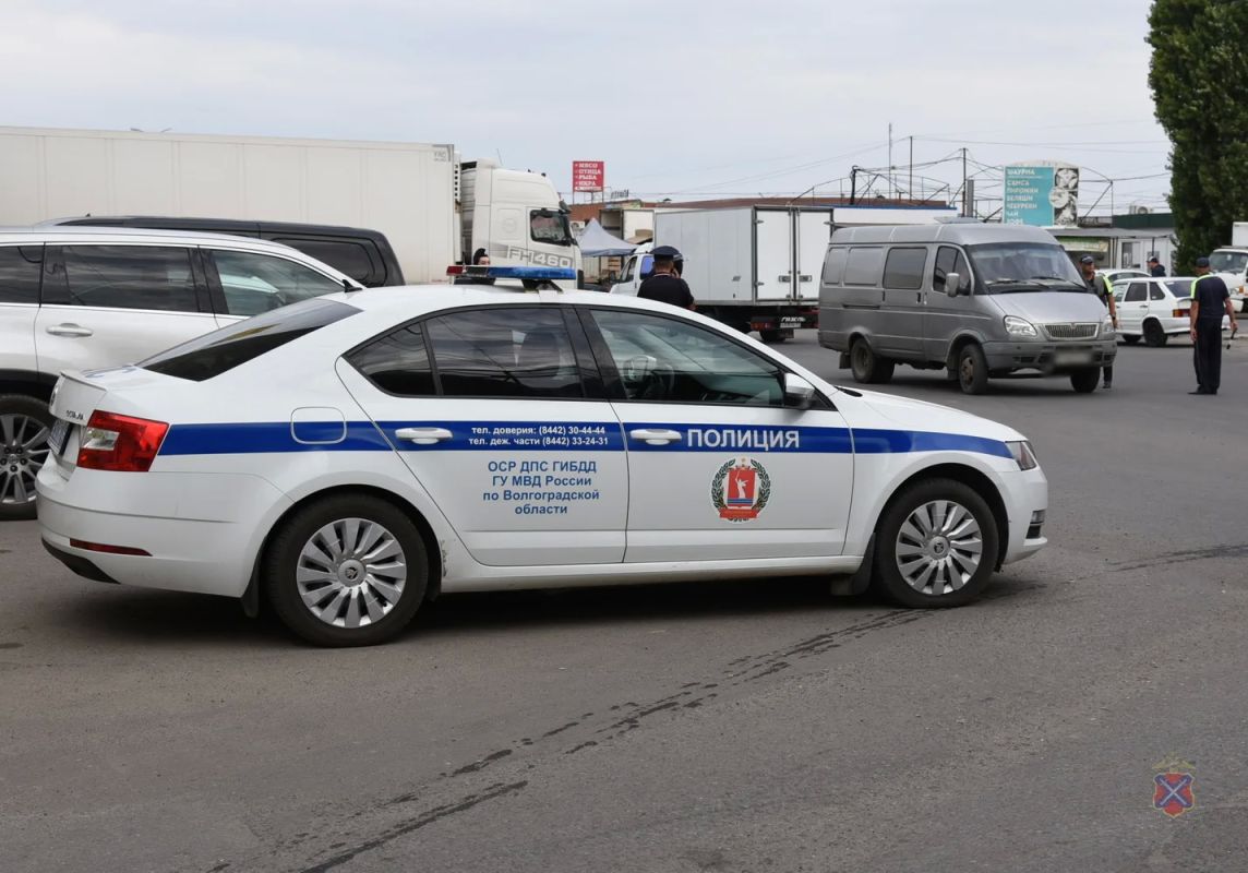 На территории оптово-распределительного комплекса в Дзержинском районе Волгограда полицейские провели рейд по контролю за соблюдением миграционного законодательства На территории оптово-распределительного комплекса в Дзержинском районе Волгограда полицейские провели рейд по контролю за соблюдением миграционного законодательства