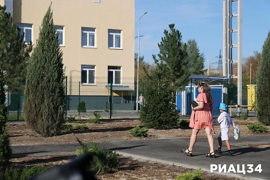В День знаний в Тракторозаводском районе Волгограда открыли новый детский сад №372, а в Краснооктябрьском - встретила учеников после капремонта гимназия №14 В День знаний в Тракторозаводском районе Волгограда открыли новый детский сад №372, а в Краснооктябрьском - встретила учеников после капремонта гимназия №14