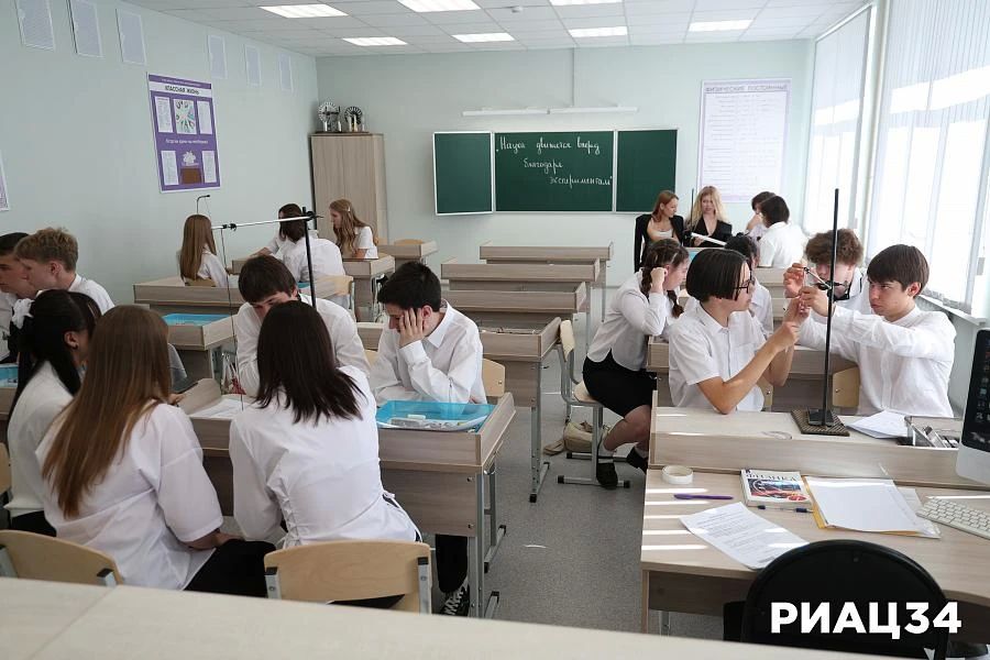 В День знаний в Тракторозаводском районе Волгограда открыли новый детский сад №372, а в Краснооктябрьском - встретила учеников после капремонта гимназия №14 В День знаний в Тракторозаводском районе Волгограда открыли новый детский сад №372, а в Краснооктябрьском - встретила учеников после капремонта гимназия №14