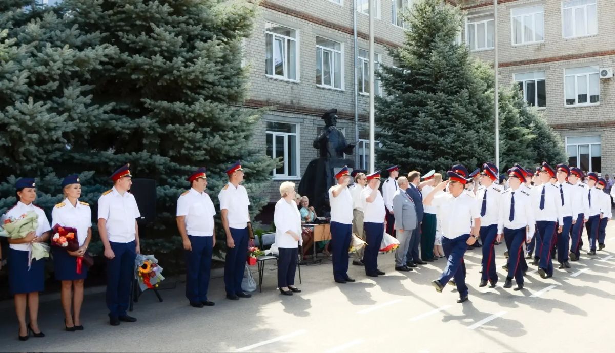 Офицеры СК России, обучающиеся ведомственных академий, кадетских корпусов и профильных классов отметили День знаний Офицеры СК России, обучающиеся ведомственных академий, кадетских корпусов и профильных классов отметили День знаний