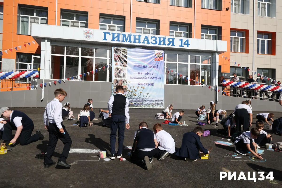 В День знаний в Тракторозаводском районе Волгограда открыли новый детский сад №372, а в Краснооктябрьском - встретила учеников после капремонта гимназия №14 В День знаний в Тракторозаводском районе Волгограда открыли новый детский сад №372, а в Краснооктябрьском - встретила учеников после капремонта гимназия №14