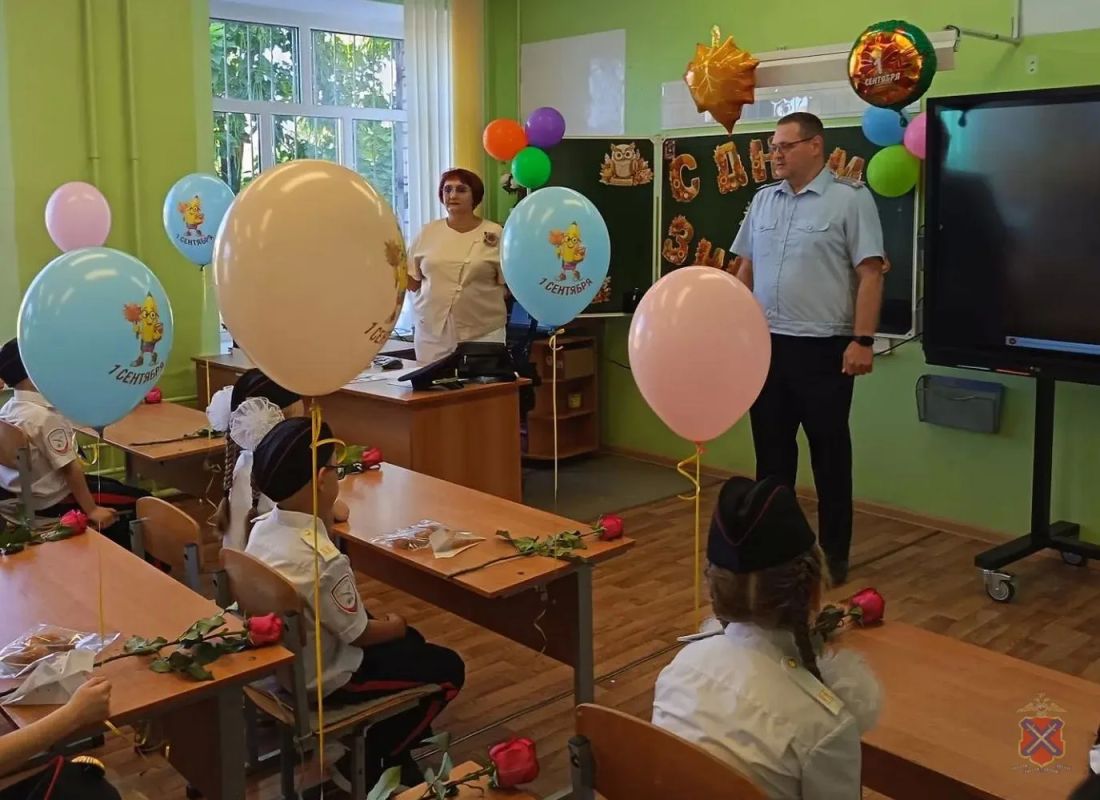 Волгоградские полицейские приняли участие в торжественных мероприятиях, посвященных Дню знаний Волгоградские полицейские приняли участие в торжественных мероприятиях, посвященных Дню знаний