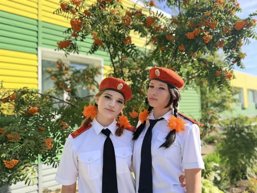 Для кого-то — первый звонок, для кого-то — последний школьный год Для кого-то — первый звонок, для кого-то — последний школьный год