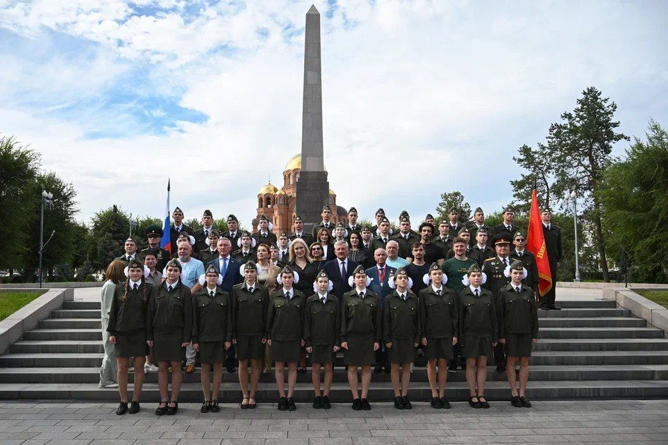 Сегодня, 3 сентября 2026 года, волгоградские школьники заступили на Вахту Памяти у Вечного огня Сегодня, 3 сентября 2026 года, волгоградские школьники заступили на Вахту Памяти у Вечного огня