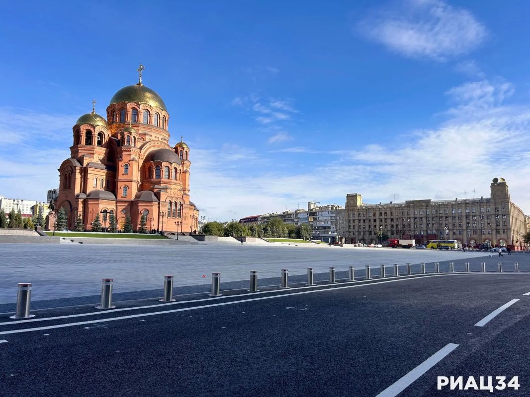 В Волгограде завершена реконструкция площади Павших Борцов. Остались последние штрихи В Волгограде завершена реконструкция площади Павших Борцов. Остались последние штрихи