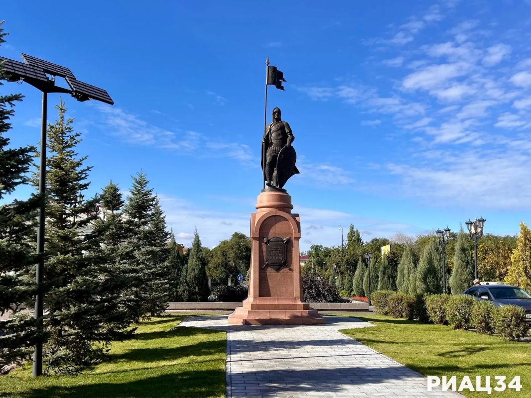 В Волгограде завершена реконструкция площади Павших Борцов. Остались последние штрихи В Волгограде завершена реконструкция площади Павших Борцов. Остались последние штрихи