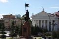 Памятник Александру Невскому с новым щитом занял место у храма в Волгограде