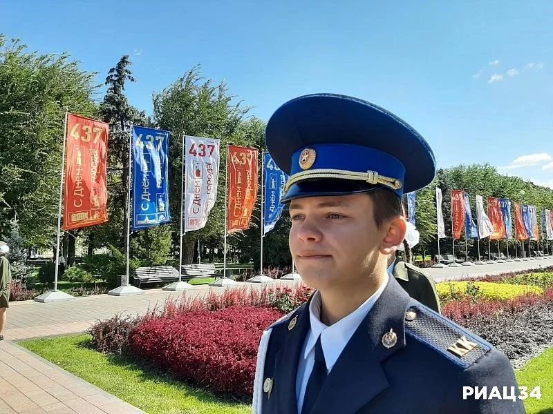 Донецкие кадеты несут Вахту Памяти у Вечного огня в Волгограде Донецкие кадеты несут Вахту Памяти у Вечного огня в Волгограде