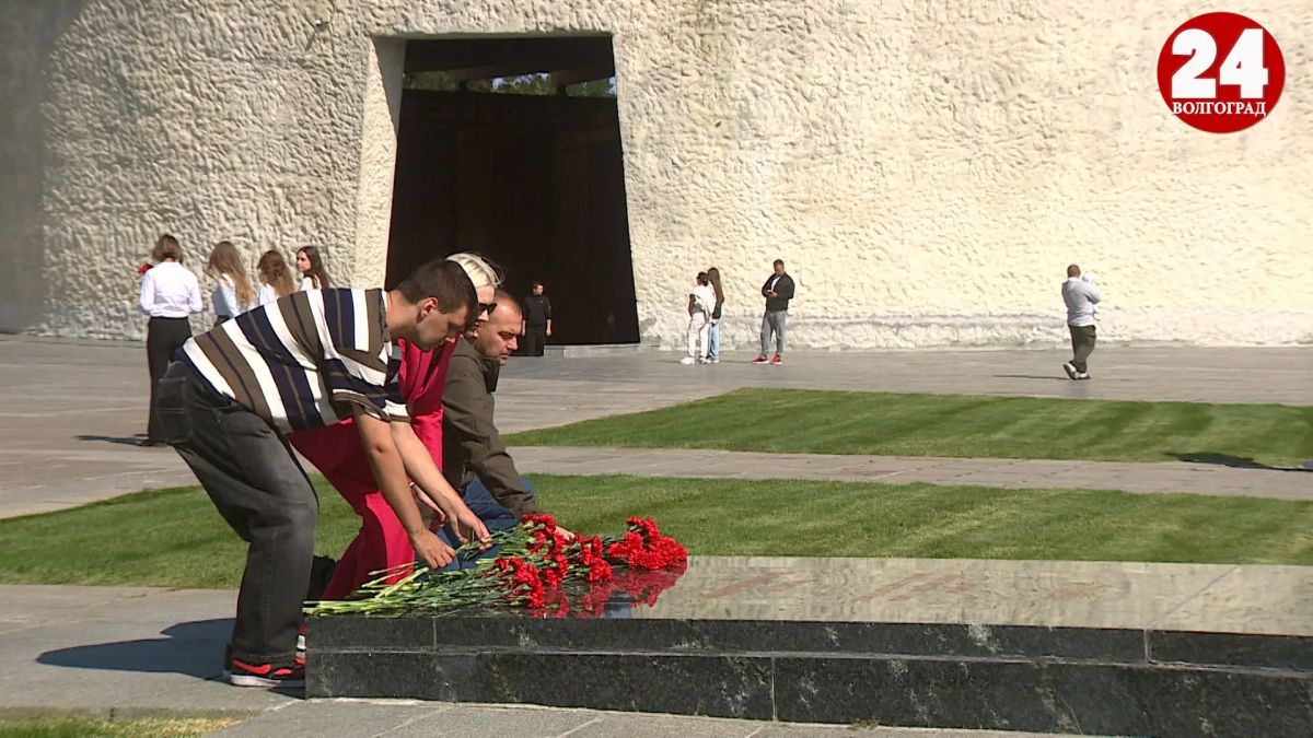 Иностранные участники международного форума «Диалог на Волге: мир и взаимопонимание в 21 веке» поделились впечатлениями от посещения Мамаева кургана Иностранные участники международного форума «Диалог на Волге: мир и взаимопонимание в 21 веке» поделились впечатлениями от посещения Мамаева кургана