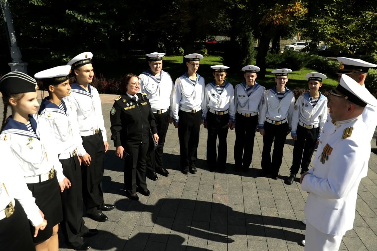 Волгоград и «Волгоград»: моряки-подводники Северного флота приехали на День города Волгоград и «Волгоград»: моряки-подводники Северного флота приехали на День города