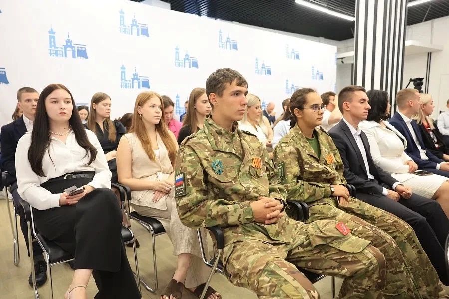 Сегодня состоялась встреча Губернатора Волгоградской области с молодёжью Сегодня состоялась встреча Губернатора Волгоградской области с молодёжью