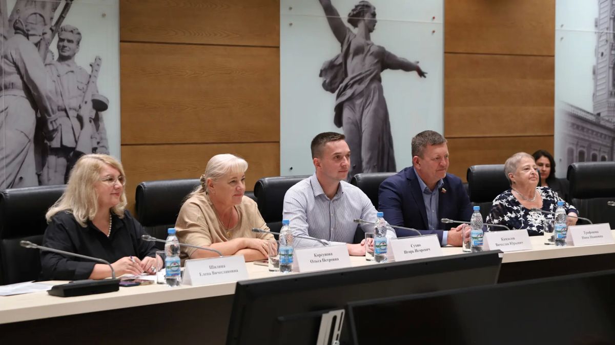 В Волгоградской областной Думе состоялась рабочая встреча депутатов регпарламента с коллегами из Законодательного Собрания города Севастополя В Волгоградской областной Думе состоялась рабочая встреча депутатов регпарламента с коллегами из Законодательного Собрания города Севастополя