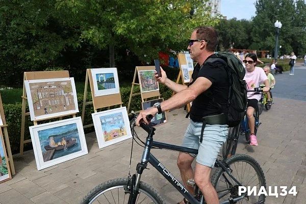 Волгограду – 437.. Когда-то крепость, потом форпост, сегодня Волгоград – уникальный город на великой реке. Непокорённый, продуваемый степными ветрами, наполненный энергией миллиона своих жителей – таких разных, но с одним... Волгограду – 437.. Когда-то крепость, потом форпост, сегодня Волгоград – уникальный город на великой реке. Непокорённый, продуваемый степными ветрами, наполненный энергией миллиона своих жителей – таких разных, но с одним...