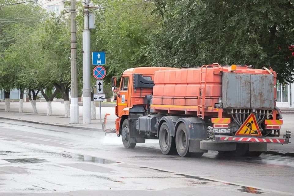Во всех районах Волгограда проводится акция «Дорогу мусоровозу»