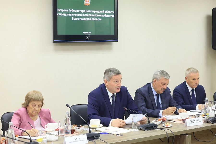 Губернатор Андрей Бочаров предложил присвоить звание «Почетный гражданин Волгоградской области» трем жителям региона Губернатор Андрей Бочаров предложил присвоить звание «Почетный гражданин Волгоградской области» трем жителям региона