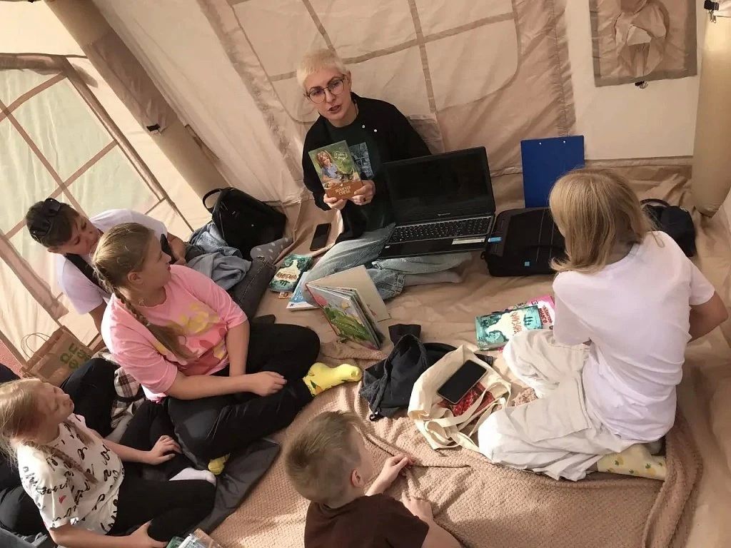 Хоррор про Карелию и история про неунывающую семью: наша землячка Ксения Коскина выпустила две новые книги Хоррор про Карелию и история про неунывающую семью: наша землячка Ксения Коскина выпустила две новые книги