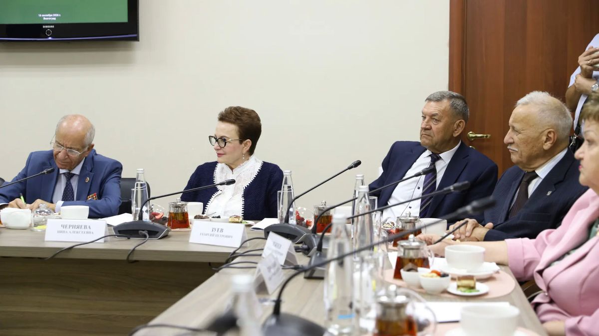 В год 90-летия образования волгоградского региона губернатор Андрей Бочаров выступил с предложением о присвоении звания «Почетный гражданин Волгоградской области» трем выдающимся представителям послевоенного поколения —... В год 90-летия образования волгоградского региона губернатор Андрей Бочаров выступил с предложением о присвоении звания «Почетный гражданин Волгоградской области» трем выдающимся представителям послевоенного поколения —...