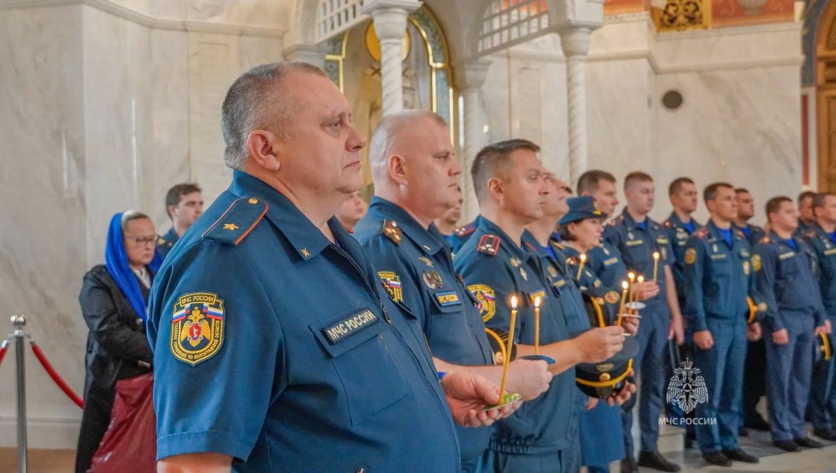 С верой в сердце: 17 сентября сотрудники МЧС России почтили икону Божией Матери «Неопалимая Купина» С верой в сердце: 17 сентября сотрудники МЧС России почтили икону Божией Матери «Неопалимая Купина»