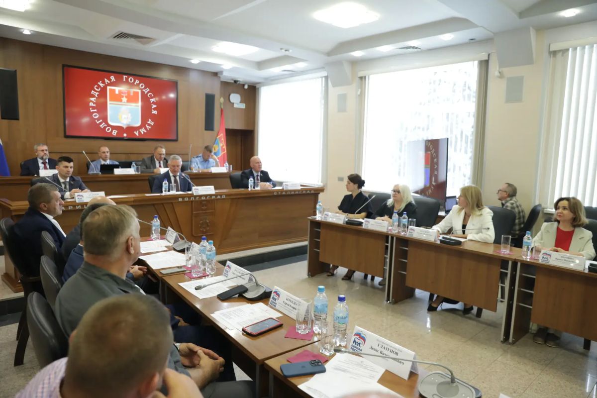 В числе принятых накануне Волгоградской городской Думой решений – «О некоторых вопросах предоставления жилых помещений для переселения граждан из аварийного жилищного фонда», а также внесение корректив в текстовую часть... В числе принятых накануне Волгоградской городской Думой решений – «О некоторых вопросах предоставления жилых помещений для переселения граждан из аварийного жилищного фонда», а также внесение корректив в текстовую часть...
