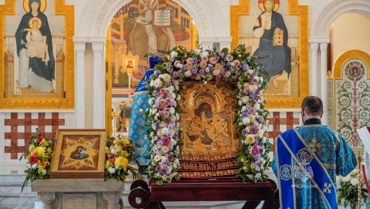С верой в сердце: 17 сентября сотрудники МЧС России почтили икону Божией Матери «Неопалимая Купина» С верой в сердце: 17 сентября сотрудники МЧС России почтили икону Божией Матери «Неопалимая Купина»