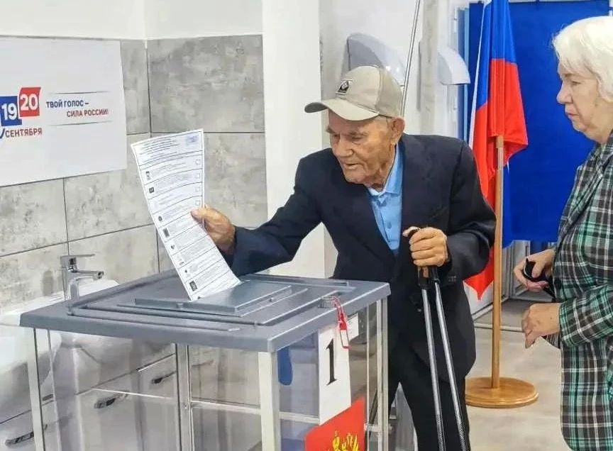 В Волгограде 102-летний ветеран проголосовал на выборах