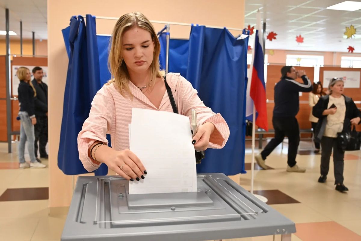 В Волгограде 18 сентября 2026 года начался первый из трех дней голосования на выборах депутатов Государственной Думы - фоторепортаж В Волгограде 18 сентября 2026 года начался первый из трех дней голосования на выборах депутатов Государственной Думы - фоторепортаж