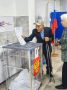 102-летний ветеран Великой Отечественной войны Гаврил Василенко вместе с дочерью проголосовал на выборах депутатов в Госдуму РФ, сообщается на канале администрации Советского района Волгограда в «Максе»