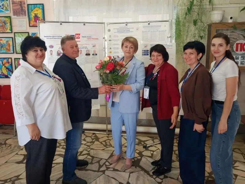 День рождения на избирательном участке — когда работа становится семьей День рождения на избирательном участке — когда работа становится семьей
