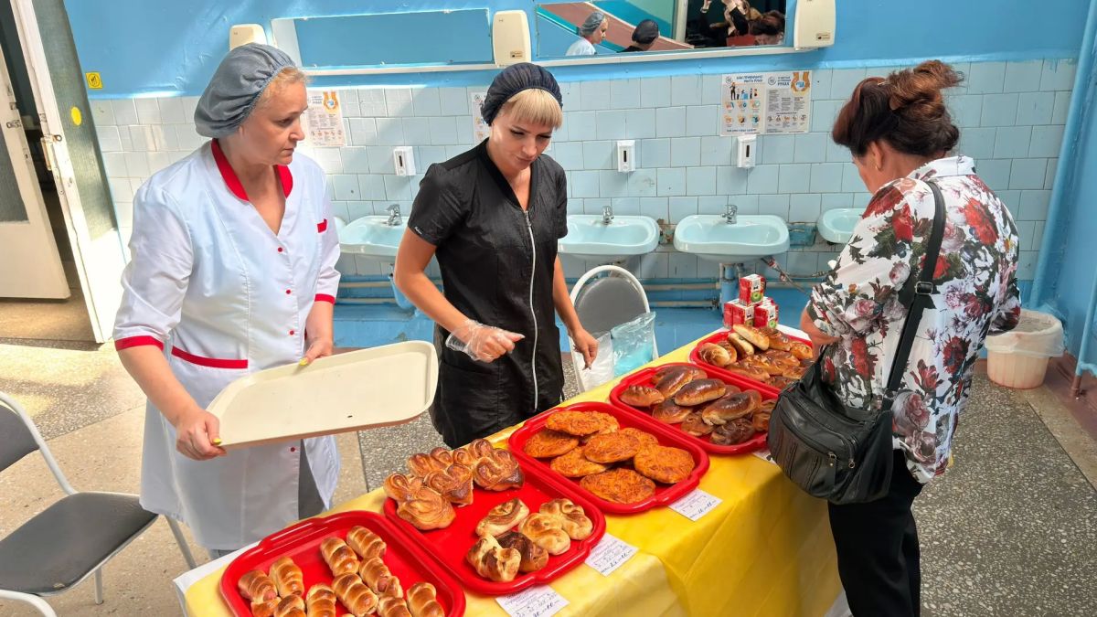 Проголосовал — и булочку в руки! Проголосовал — и булочку в руки!