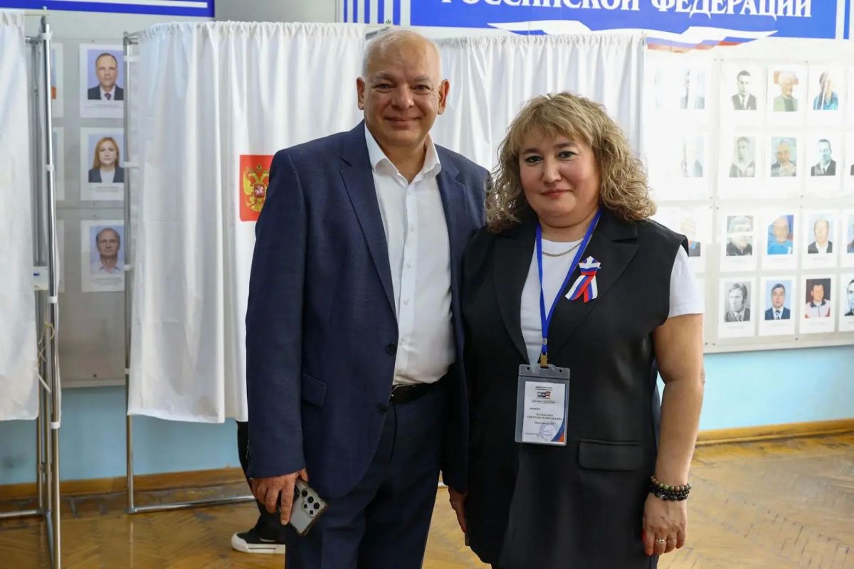 Председатель Общественной палаты Волгограда Евгений Князев проголосовал на выборах в Государственную Думу Председатель Общественной палаты Волгограда Евгений Князев проголосовал на выборах в Государственную Думу