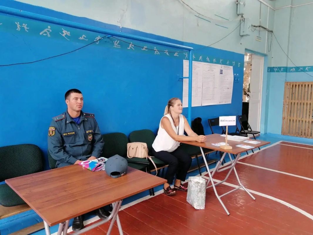 За ходом голосования следят наблюдатели За ходом голосования следят наблюдатели