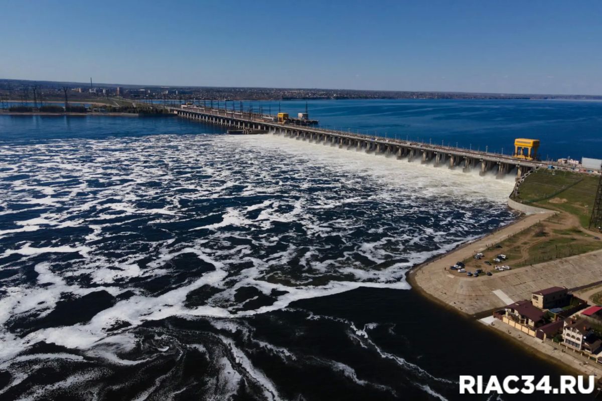 Для прохода зерновых караванов увеличен сброс воды на Волжской ГЭС
