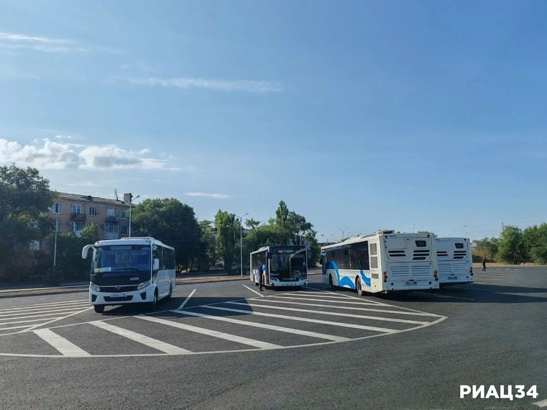 Показываем, как выглядит новый транспортно-пересадочный узел "Южный", который недавно открыли на ул. Удмуртской в Красноармейском районе Волгограда Показываем, как выглядит новый транспортно-пересадочный узел "Южный", который недавно открыли на ул. Удмуртской в Красноармейском районе Волгограда