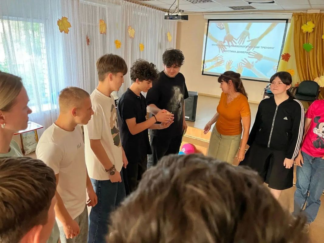 Через творчество — к доверию: в Волжском ЦПД используют театр в работе с детьми Через творчество — к доверию: в Волжском ЦПД используют театр в работе с детьми
