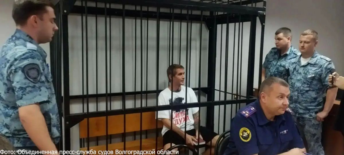 Блогеру и его приятелю грозит до 5 лет тюрьмы за осквернение мемориала на Мамаевом кургане