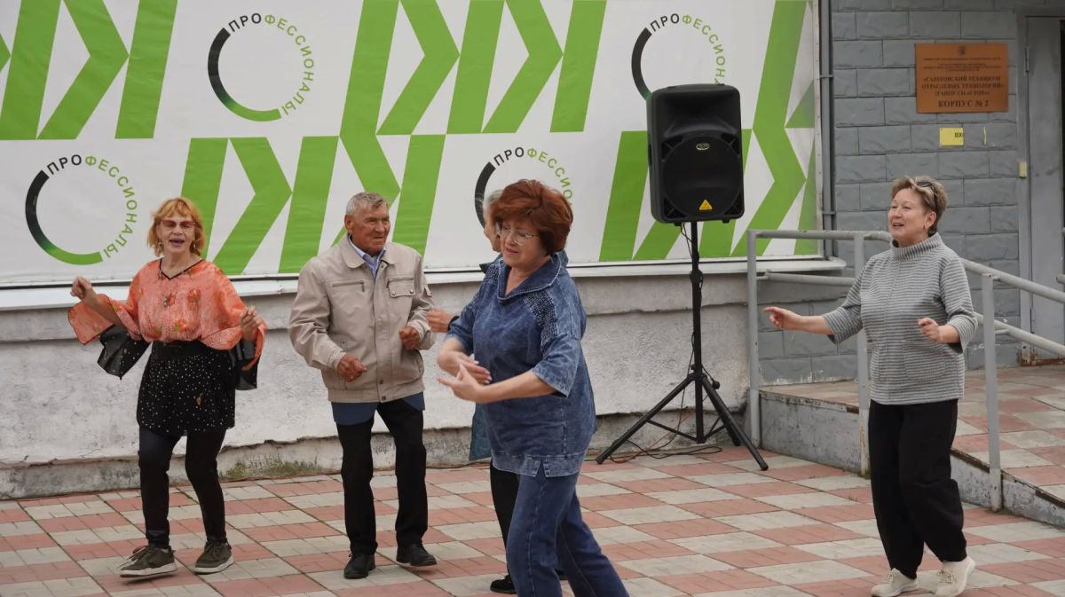 В Саратове ветераны и сотрудники Росгвардии организовали праздничное мероприятие, посвященное Международному дню пожилых людей В Саратове ветераны и сотрудники Росгвардии организовали праздничное мероприятие, посвященное Международному дню пожилых людей